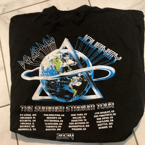 Men’s Large Def Leppard & Journey T-Shirt. The Summer Stadium Tour 2024. - Picture 2 of 2